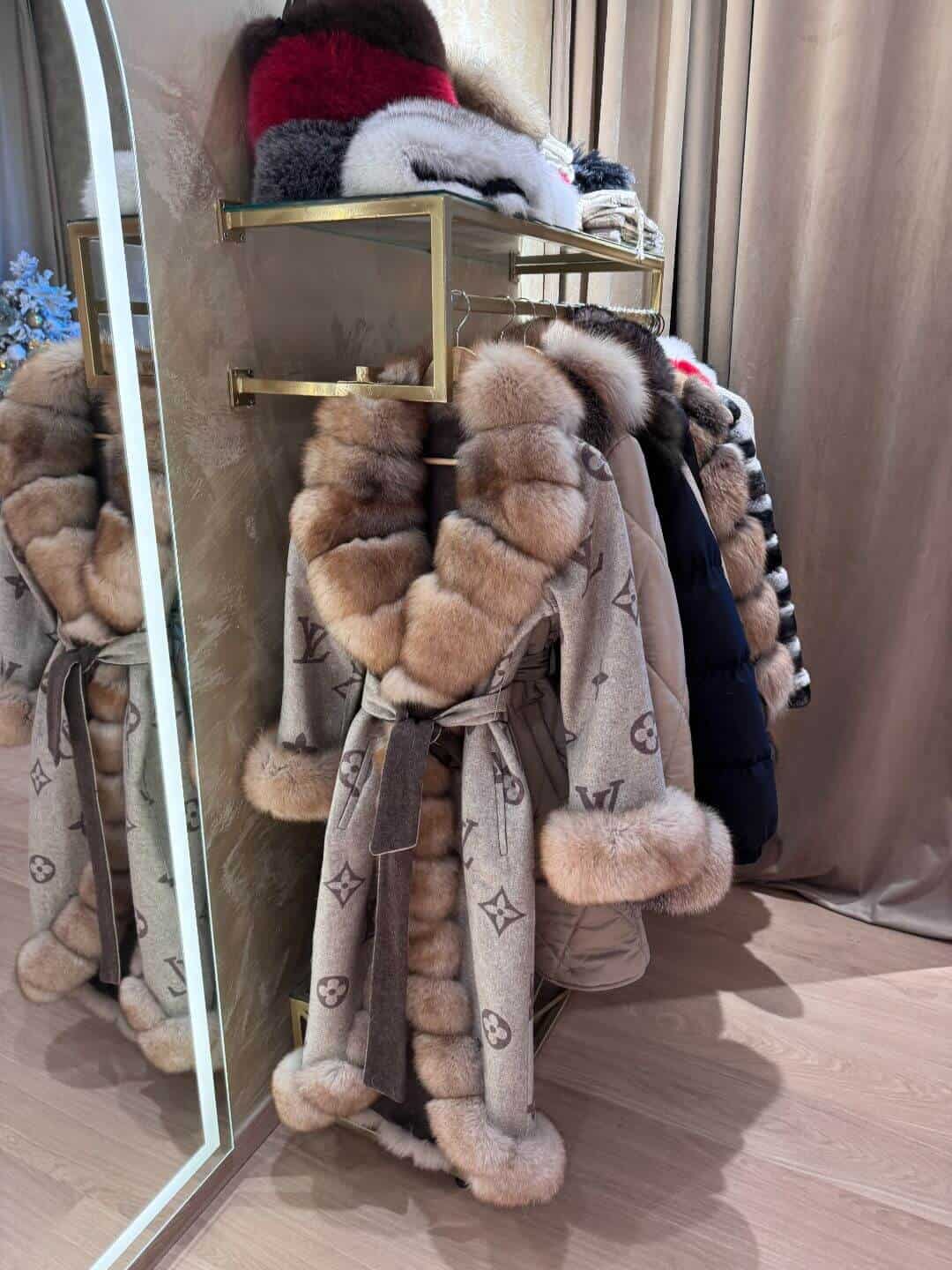 LV Logo – MAI LUXURY